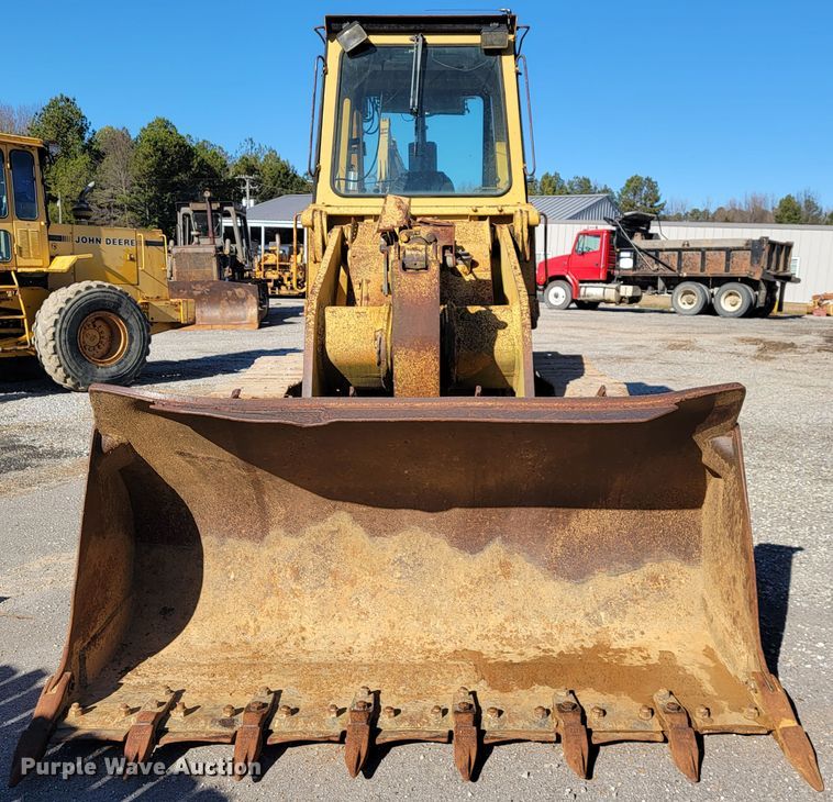image for item JE9222 1983 Caterpillar 953  track loader