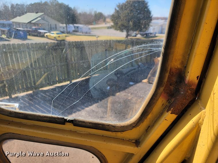 image for item JE9222 1983 Caterpillar 953  track loader