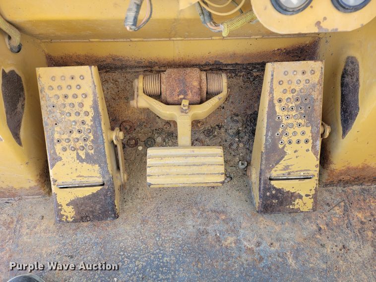 image for item JE9222 1983 Caterpillar 953  track loader