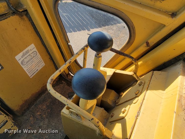 image for item JE9222 1983 Caterpillar 953  track loader