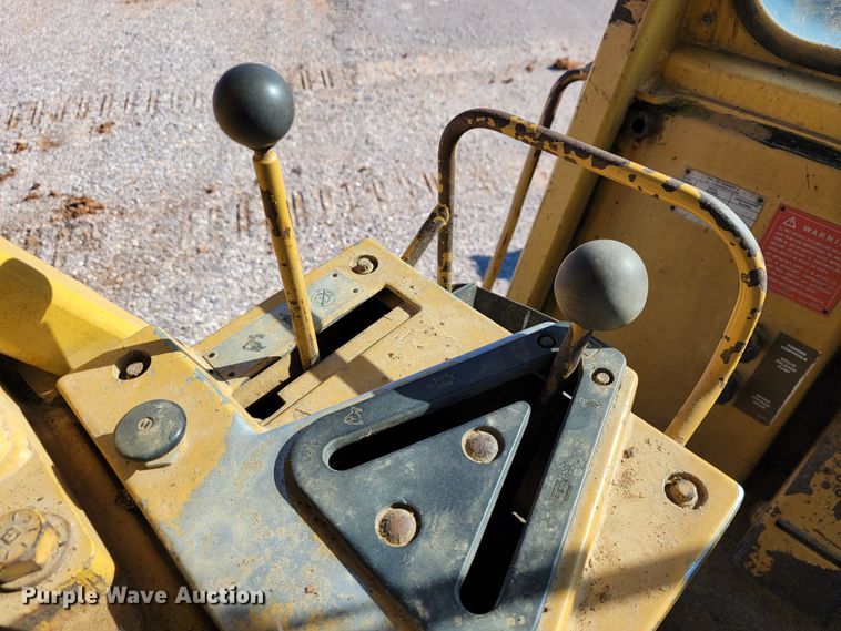 image for item JE9222 1983 Caterpillar 953  track loader