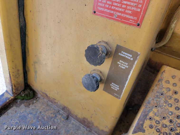 image for item JE9222 1983 Caterpillar 953  track loader