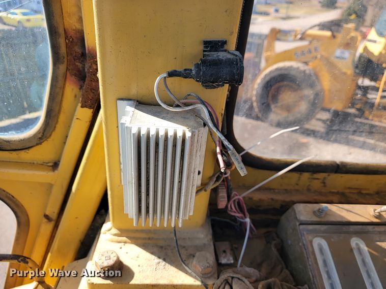 image for item JE9222 1983 Caterpillar 953  track loader