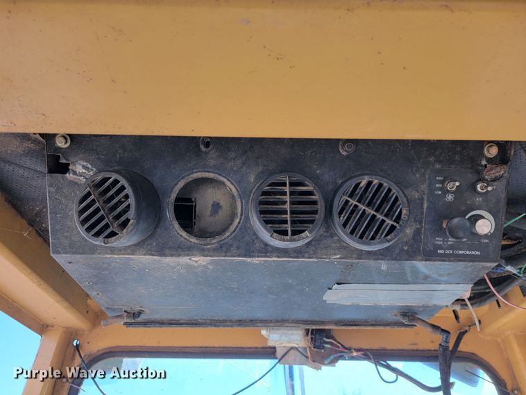 image for item JE9222 1983 Caterpillar 953  track loader