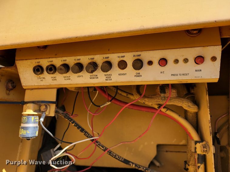 image for item JE9222 1983 Caterpillar 953  track loader