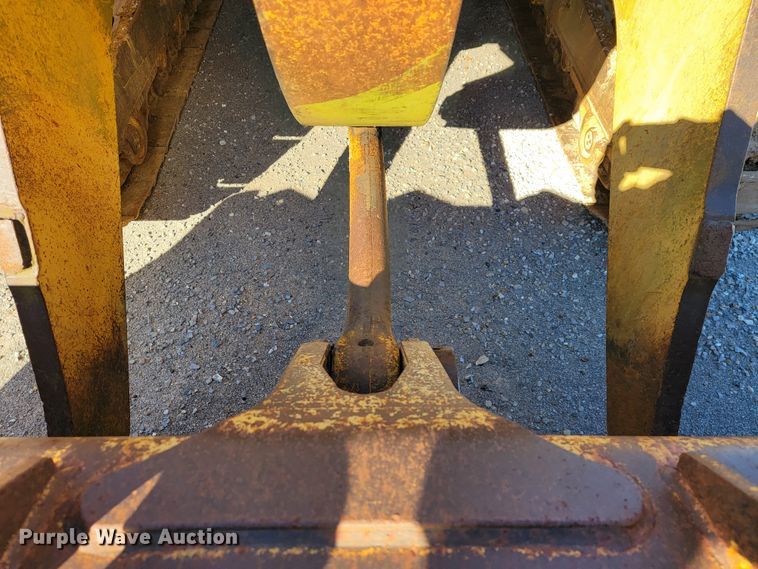 image for item JE9222 1983 Caterpillar 953  track loader