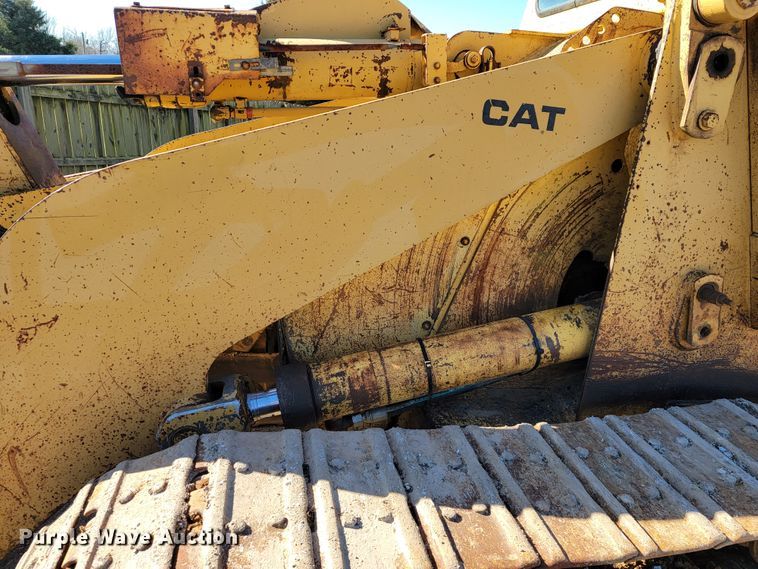 image for item JE9222 1983 Caterpillar 953  track loader