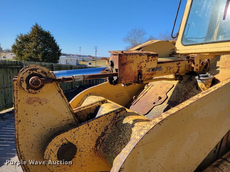 image for item JE9222 1983 Caterpillar 953  track loader