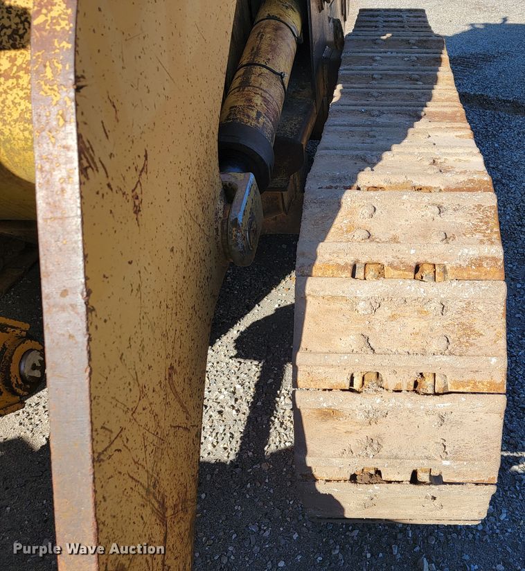 image for item JE9222 1983 Caterpillar 953  track loader