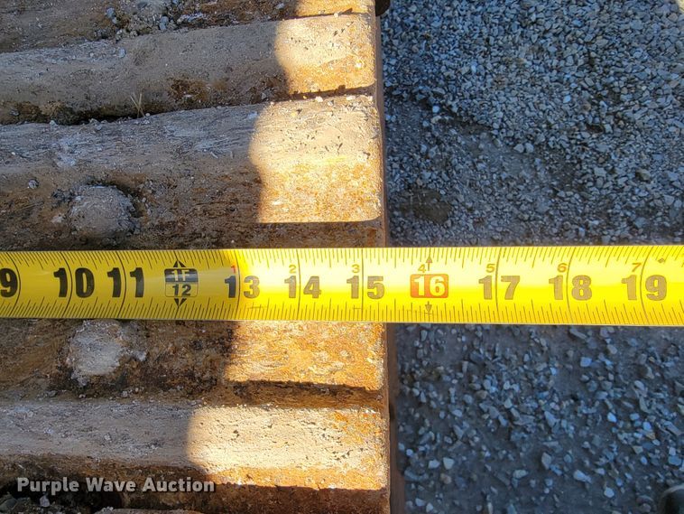 image for item JE9222 1983 Caterpillar 953  track loader