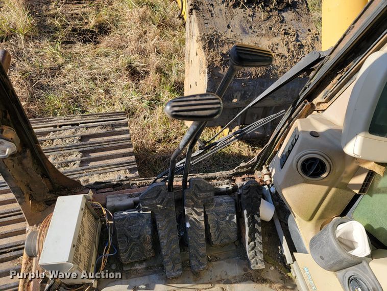 image for item JE9278 2001 Caterpillar 322CL  long reach excavator