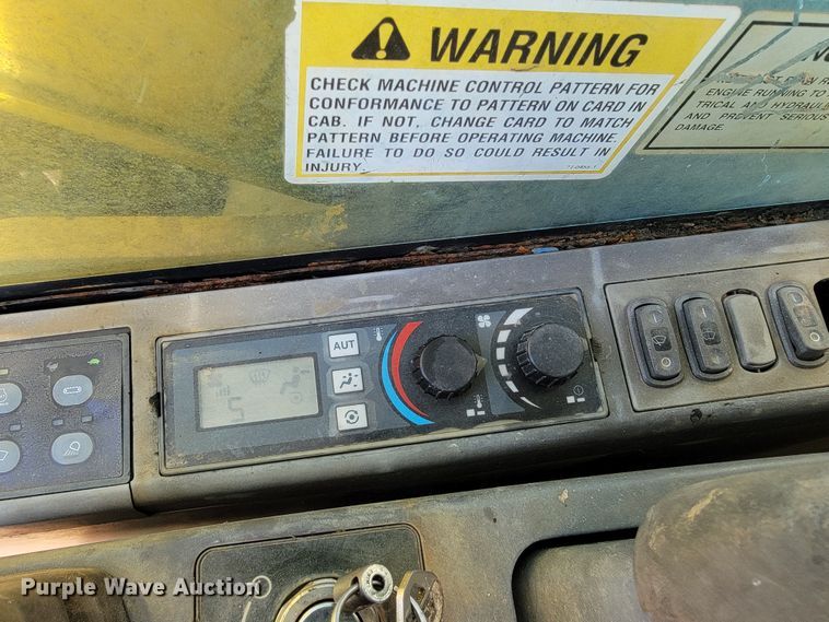 image for item JE9278 2001 Caterpillar 322CL  long reach excavator