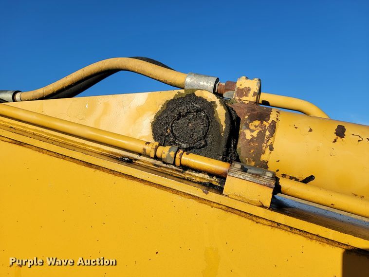 image for item JE9278 2001 Caterpillar 322CL  long reach excavator