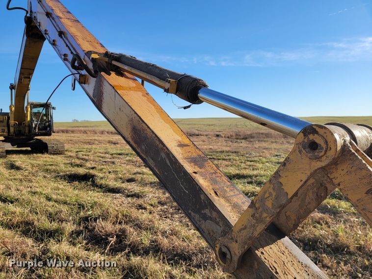 image for item JE9278 2001 Caterpillar 322CL  long reach excavator