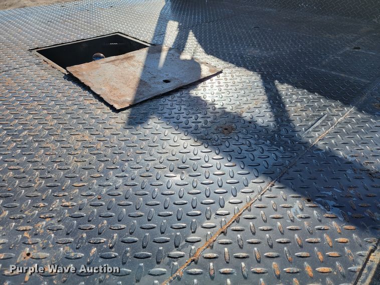 image for item JE9308 2011 Ford F450 Super Duty XL  flatbed truck