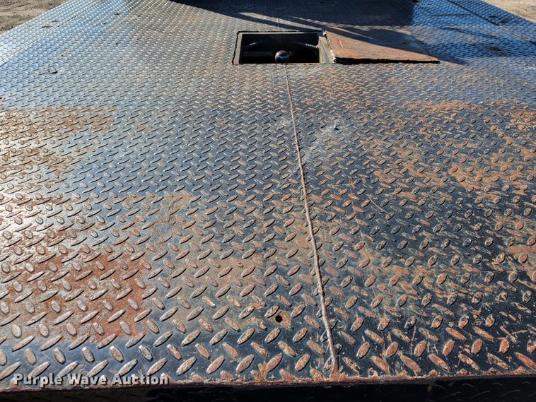 image for item JE9308 2011 Ford F450 Super Duty XL  flatbed truck