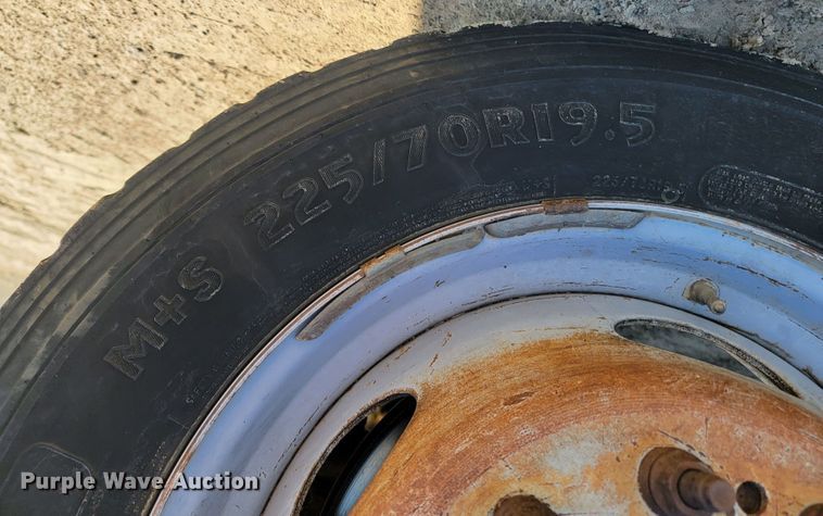 image for item JE9308 2011 Ford F450 Super Duty XL  flatbed truck