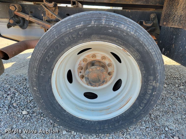 image for item JE9308 2011 Ford F450 Super Duty XL  flatbed truck