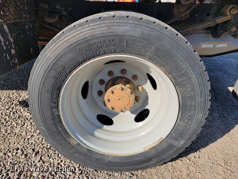 image for item JE9308 2011 Ford F450 Super Duty XL  flatbed truck