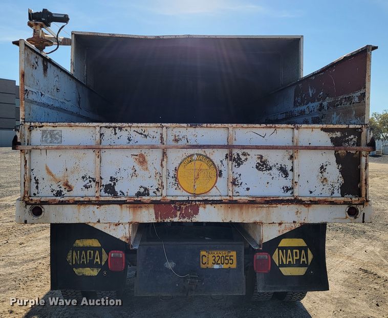 image for item JE9309 1999 Ford F800  dump truck