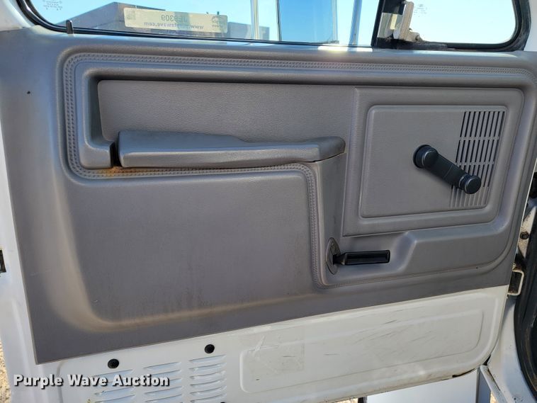 image for item JE9309 1999 Ford F800  dump truck