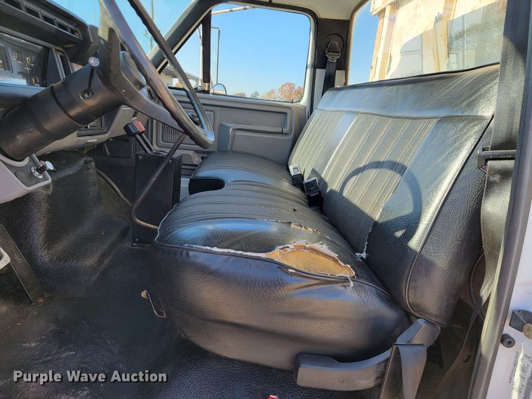 image for item JE9309 1999 Ford F800  dump truck