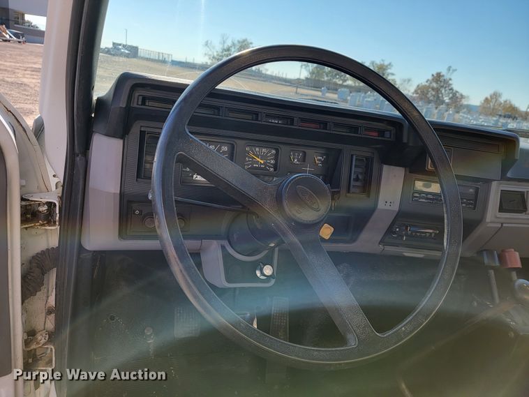 image for item JE9309 1999 Ford F800  dump truck