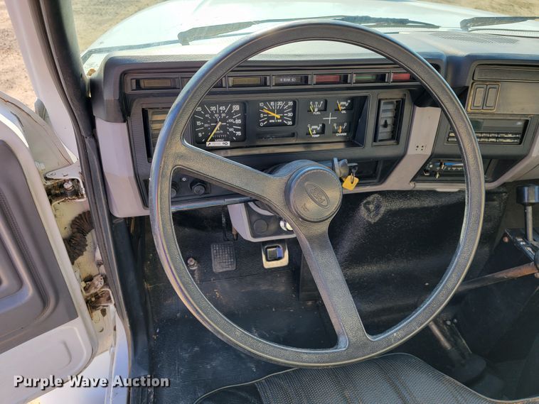 image for item JE9309 1999 Ford F800  dump truck