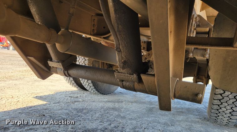 image for item JE9309 1999 Ford F800  dump truck