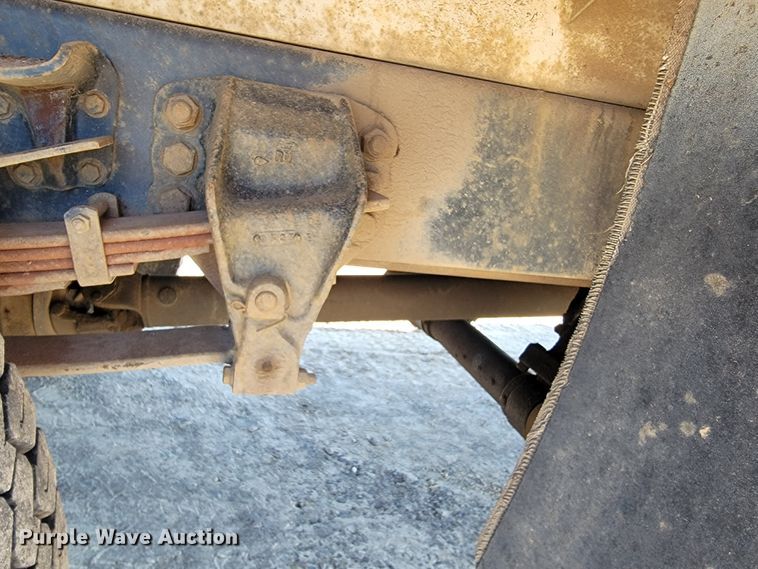 image for item JE9309 1999 Ford F800  dump truck