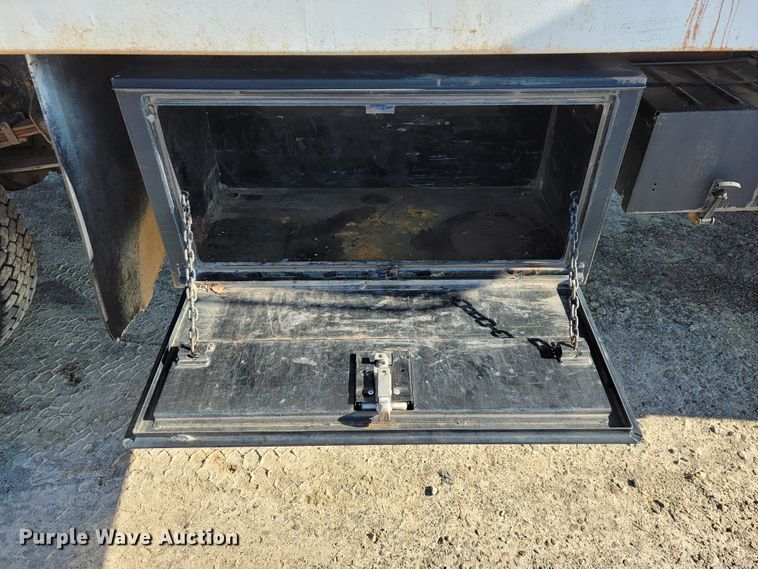 image for item JE9309 1999 Ford F800  dump truck