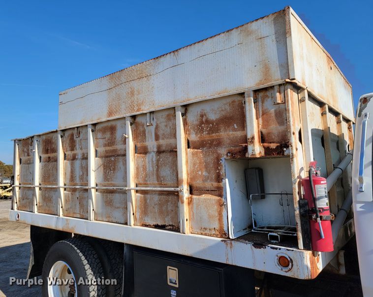 image for item JE9309 1999 Ford F800  dump truck