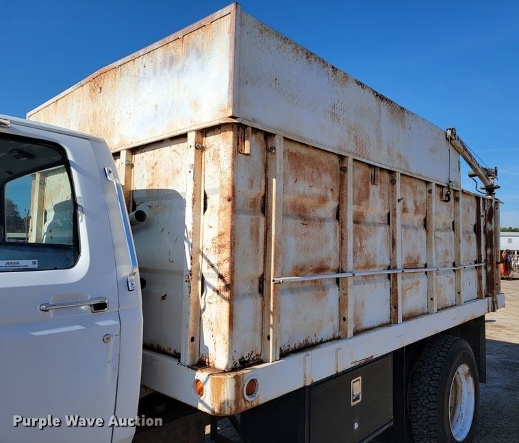 image for item JE9309 1999 Ford F800  dump truck