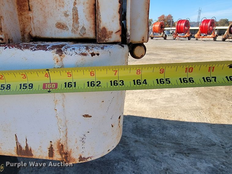 image for item JE9309 1999 Ford F800  dump truck