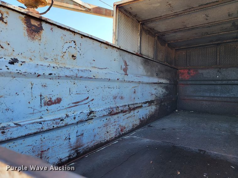 image for item JE9309 1999 Ford F800  dump truck