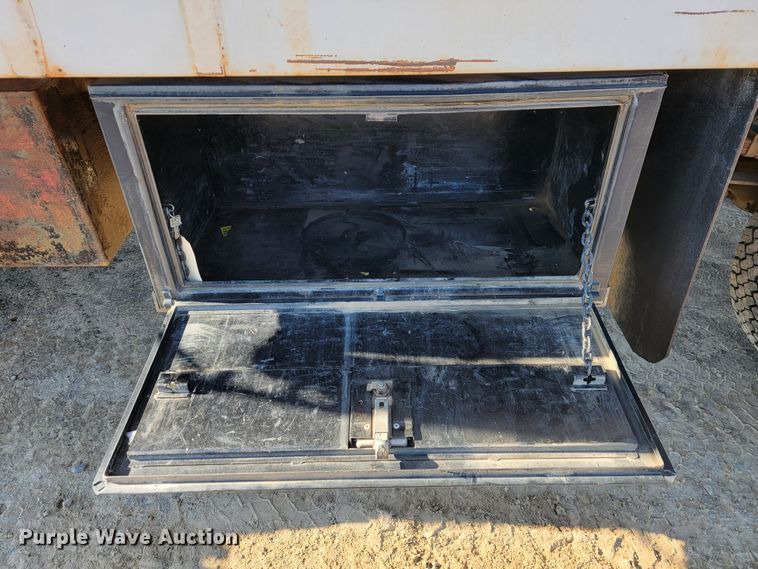 image for item JE9309 1999 Ford F800  dump truck