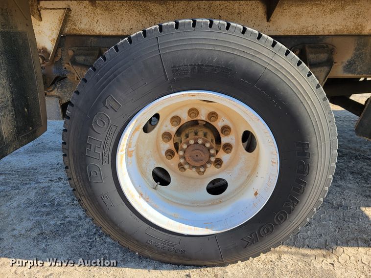 image for item JE9309 1999 Ford F800  dump truck