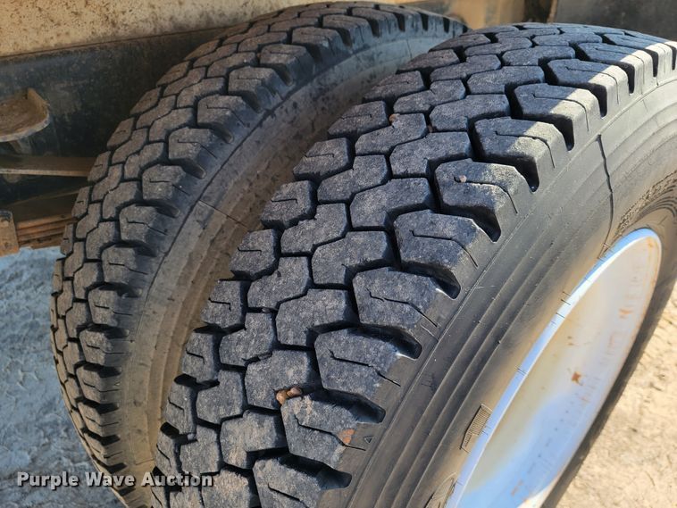 image for item JE9309 1999 Ford F800  dump truck