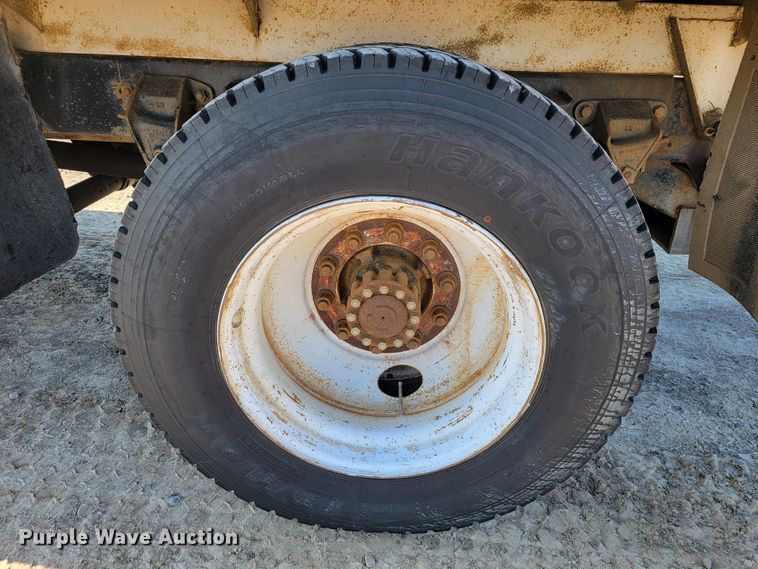 image for item JE9309 1999 Ford F800  dump truck