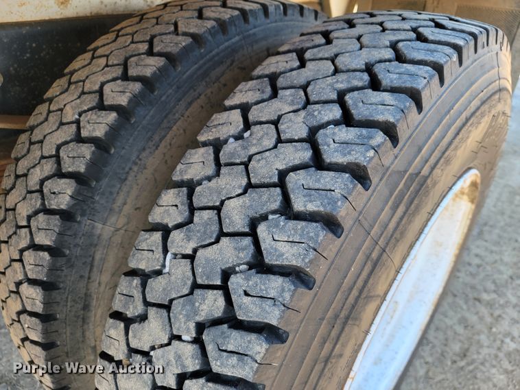 image for item JE9309 1999 Ford F800  dump truck