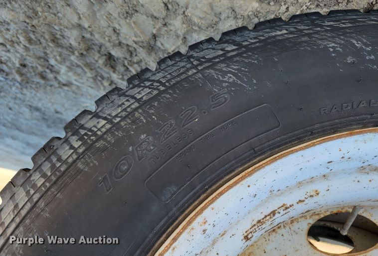 image for item JE9309 1999 Ford F800  dump truck