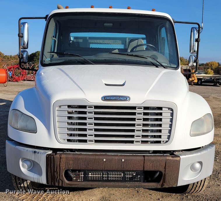 image for item JE9310 2009 Freightliner Business Class M2 106  crane truck