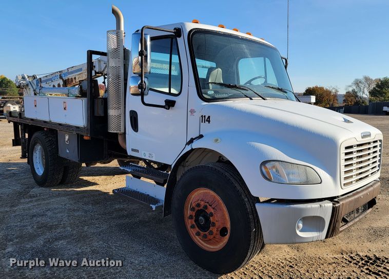 image for item JE9310 2009 Freightliner Business Class M2 106  crane truck