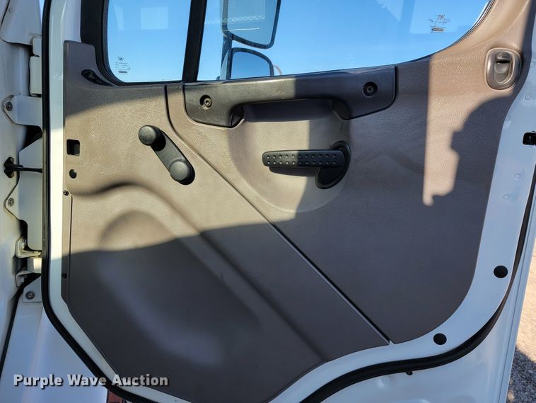 image for item JE9310 2009 Freightliner Business Class M2 106  crane truck