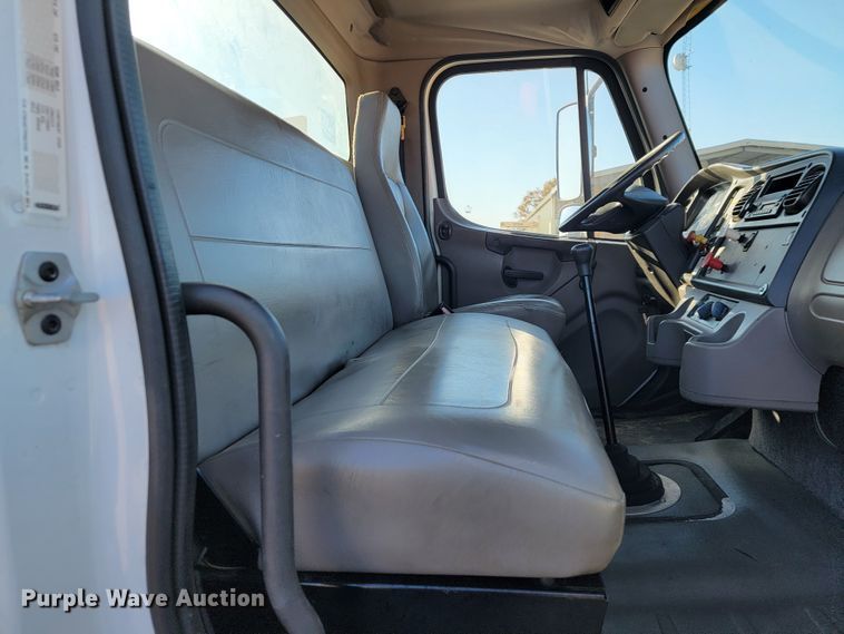 image for item JE9310 2009 Freightliner Business Class M2 106  crane truck