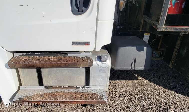 image for item JE9310 2009 Freightliner Business Class M2 106  crane truck