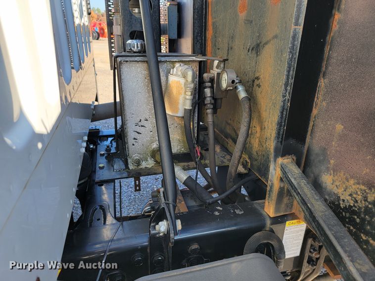 image for item JE9310 2009 Freightliner Business Class M2 106  crane truck