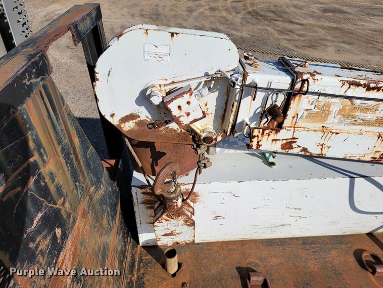 image for item JE9310 2009 Freightliner Business Class M2 106  crane truck