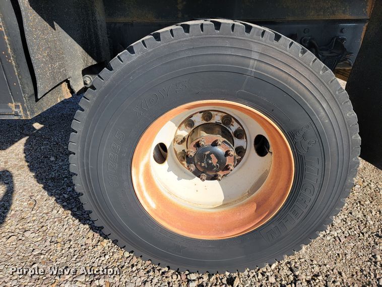 image for item JE9310 2009 Freightliner Business Class M2 106  crane truck