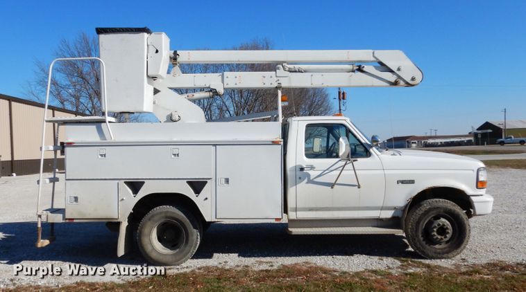 image for item JI9268 1993 Ford F450 Super Duty  bucket truck